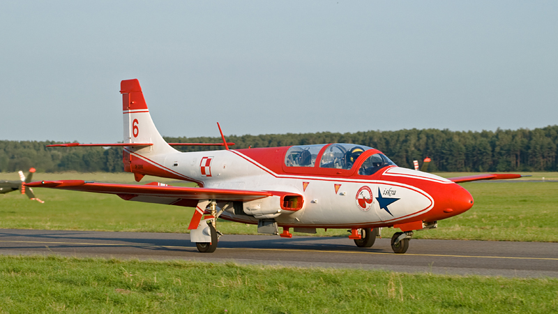 092_Radom_Air Show_Bialo-Czerwone Iskry na TS-11 Iskra.jpg